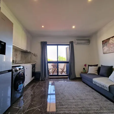 Stunning Near Clubs Apartamento